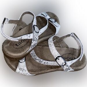 Taos BEAUTY 2 Womens 6 Leather Sandals White Snake Hook Loop Buckle BE2-13786